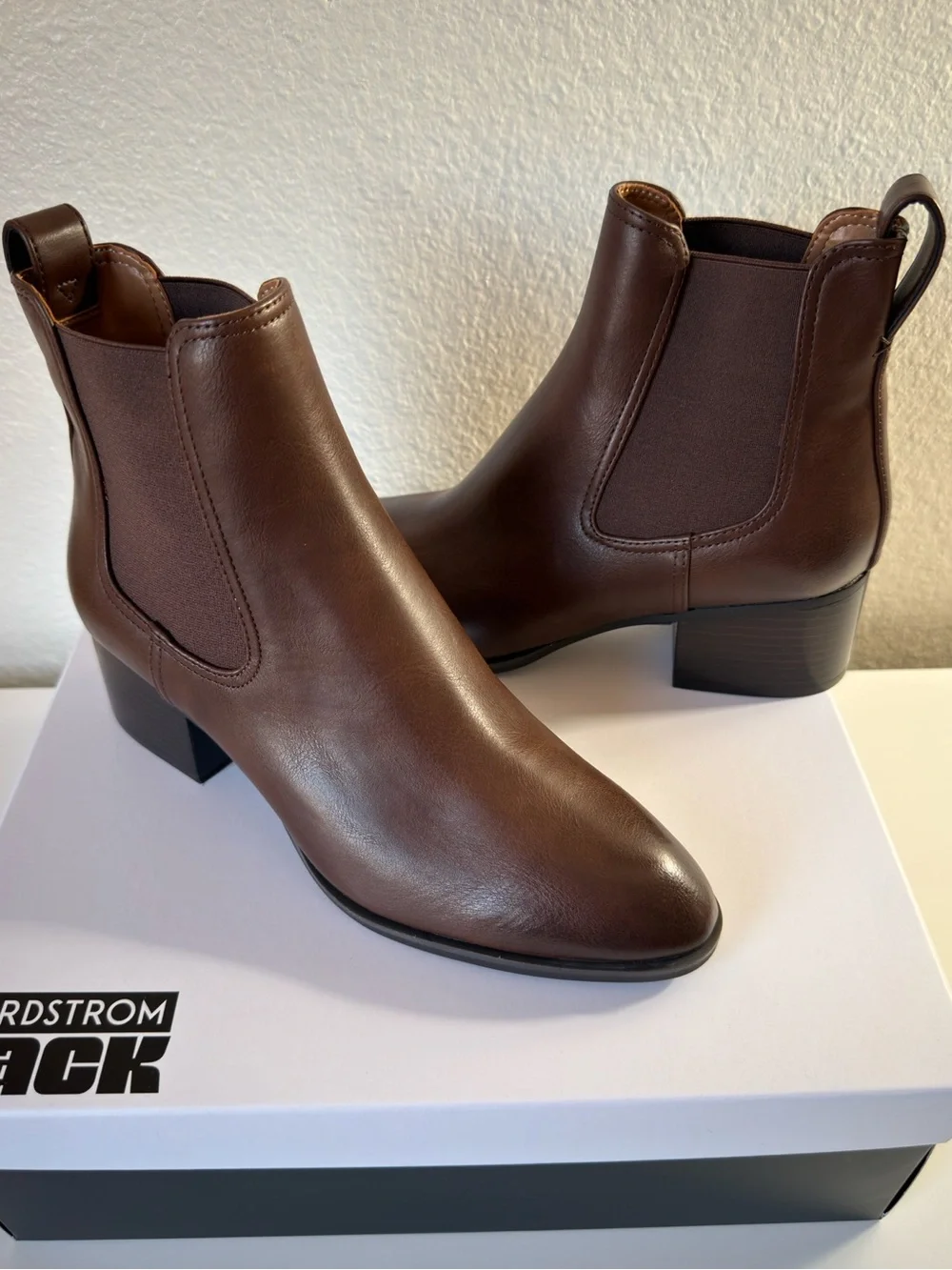 Nordstrom Dark Brown Leather Chelsea Ankle Boots size 8 new